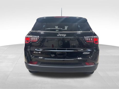 Used 2018 Jeep Compass Latitude w/ Cold Weather Group image 32