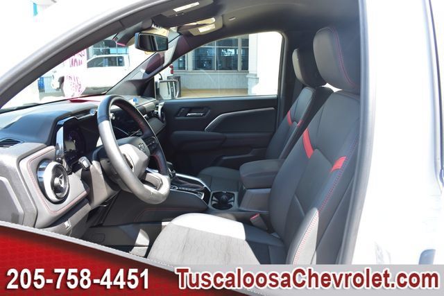 Used 2025 Chevrolet Colorado Z71 w/ Technology Package AWD/4WD image 22