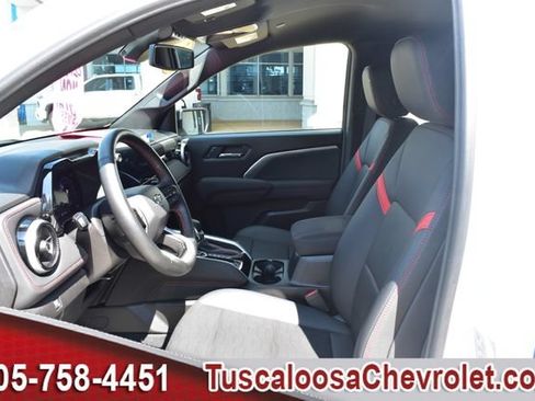 Used 2025 Chevrolet Colorado Z71 w/ Technology Package AWD/4WD image 22