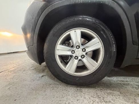 Used 2019 Chevrolet Trax LT FWD image 12