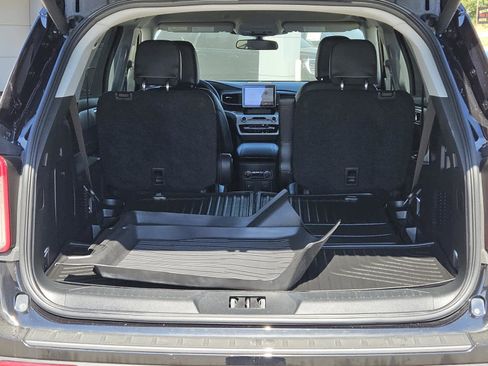 Used 2024 Ford Explorer XLT w/ Equipment Group 202A image 9