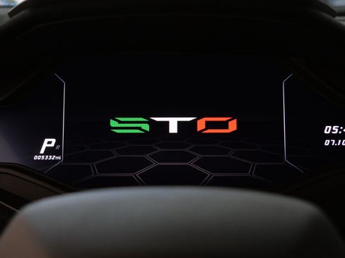 Used 2022 Lamborghini Huracan STO RWD image 19