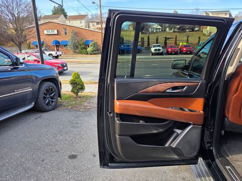 Used 2015 Cadillac Escalade ESV Premium image 12