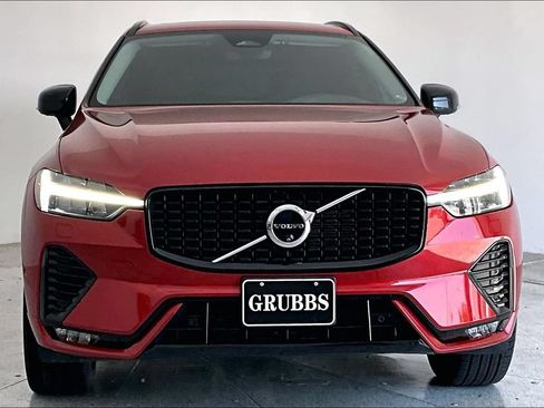 Used 2024 Volvo XC60 B5 Plus w/ Protection Package Premier AWD/4WD image 3