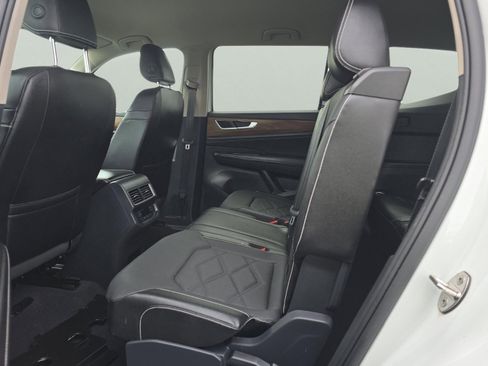 Used 2024 Volkswagen Atlas SE image 17