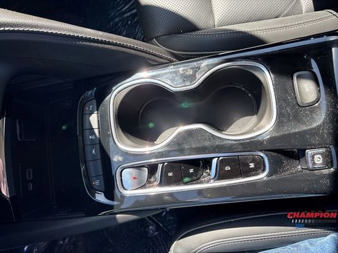 Used 2022 Buick Envision Essence w/ Safety Package image 37