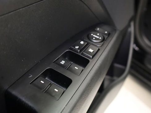 Used 2020 Hyundai Elantra SE w/ Cargo Package (C1) image 15