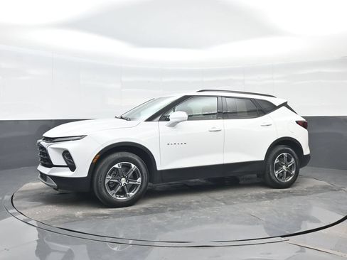 Used 2025 Chevrolet Blazer LT w/ Convenience Package FWD image 2