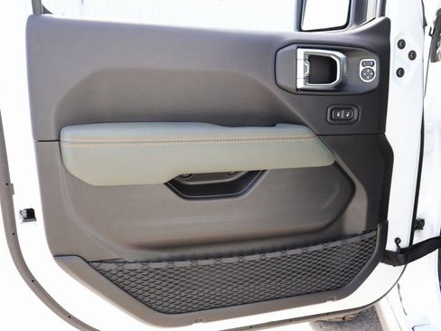 New 2026 Jeep Gladiator Mojave AWD/4WD image 20