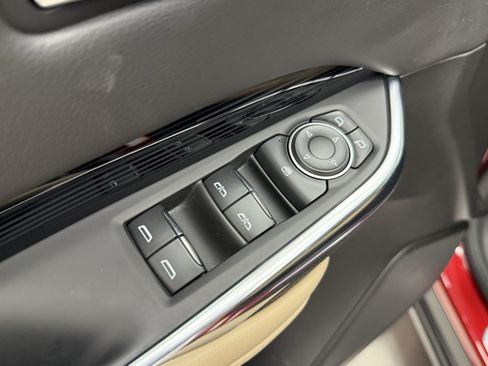 Used 2024 Cadillac XT4 Luxury w/ Cold Weather Package FWD image 11