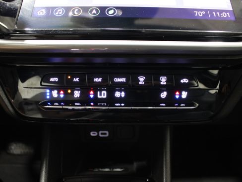 Used 2022 Chevrolet Bolt EUV Premier w/ Launch Edition FWD image 17