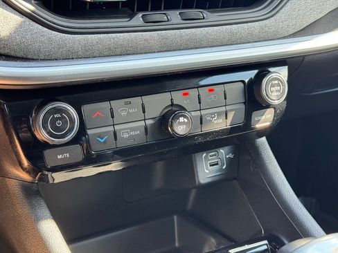 Used 2022 Jeep Compass Latitude image 34