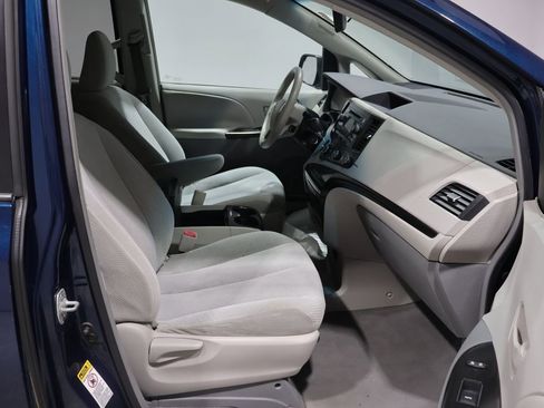 Used 2011 Toyota Sienna LE FWD image 19