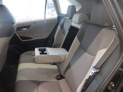 Used 2025 Toyota RAV4 XLE w/ Convenience Package image 13