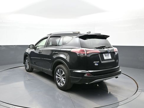 Certified 2018 Toyota RAV4 XLE w/ Convenience Package image 8