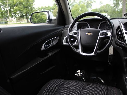 Used 2017 Chevrolet Equinox LT w/ Convenience Package FWD image 9