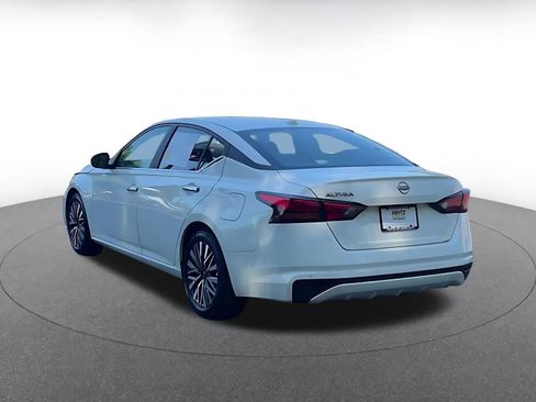Used 2025 Nissan Altima 2.5 SV FWD image 11