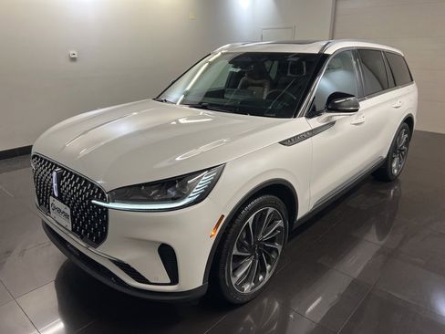 New 2026 Lincoln Aviator Reserve image 3