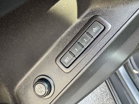 Certified 2018 Chevrolet Equinox Premier AWD/4WD image 17