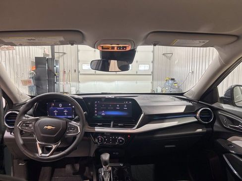 Used 2025 Chevrolet Trax LT w/ Driver Confidence Package image 23