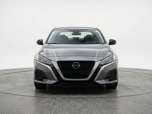 Used 2025 Nissan Altima 2.5 SV FWD image 2