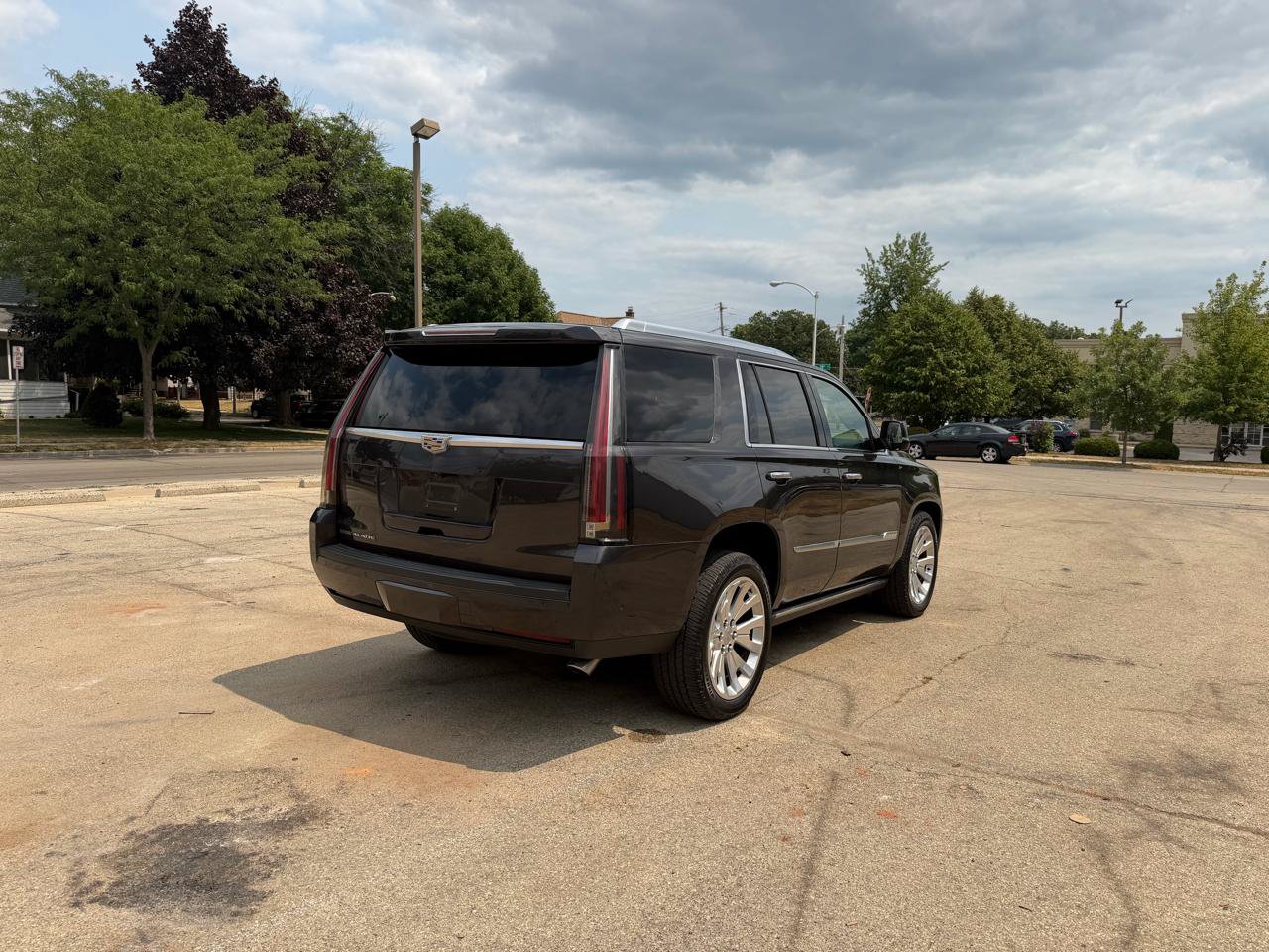 Used 2018 Cadillac Escalade Premium Luxury AWD/4WD image 7