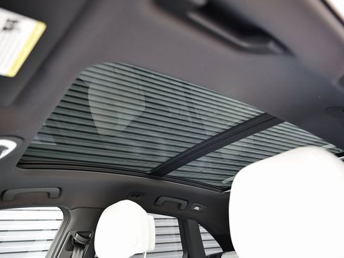 New 2026 Porsche Macan image 24