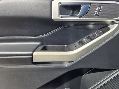 Used 2020 Ford Explorer XLT w/ Equipment Group 202A RWD image 19