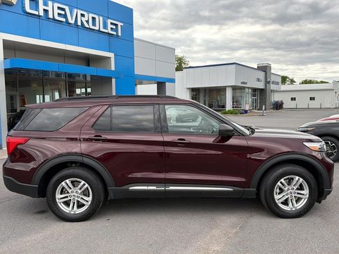 Used 2022 Ford Explorer XLT w/ Equipment Group 202A AWD/4WD image 6