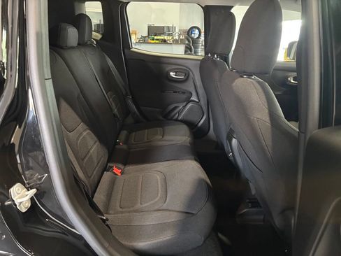 Used 2020 Jeep Renegade Latitude w/ Cold Weather Group AWD/4WD image 21