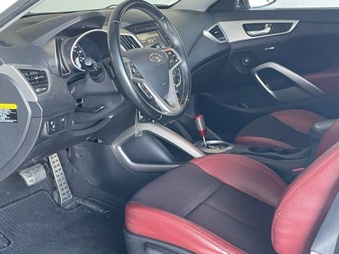 Used 2013 Hyundai Veloster w/ Style Pkg image 19