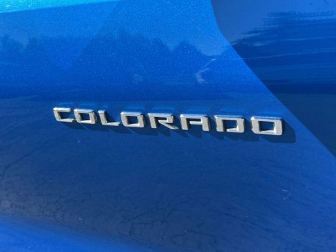 Used 2024 Chevrolet Colorado ZR2 w/ Technology Package AWD/4WD image 9