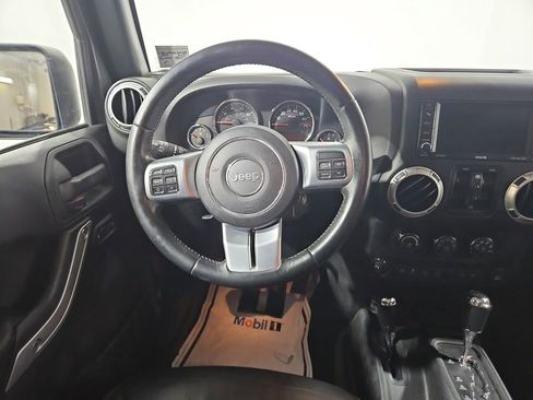 Used 2017 Jeep Wrangler Unlimited Rubicon AWD/4WD image 14