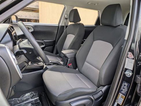 Used 2024 Kia Soul LX w/ Option Group 015 image 23