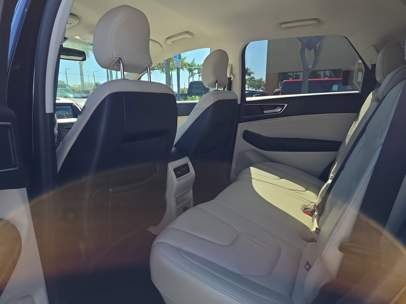 Used 2016 Ford Edge Titanium FWD image 4