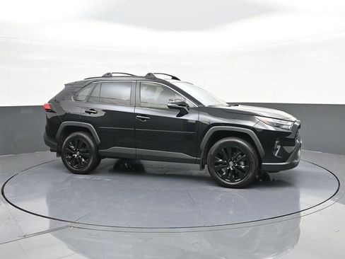 Used 2025 Toyota RAV4 XLE Premium FWD image 17