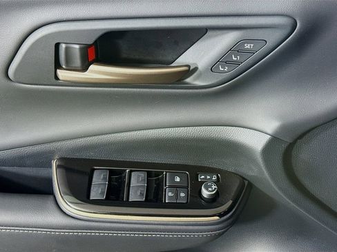 Certified 2025 Toyota Crown Signia AWD/4WD image 24