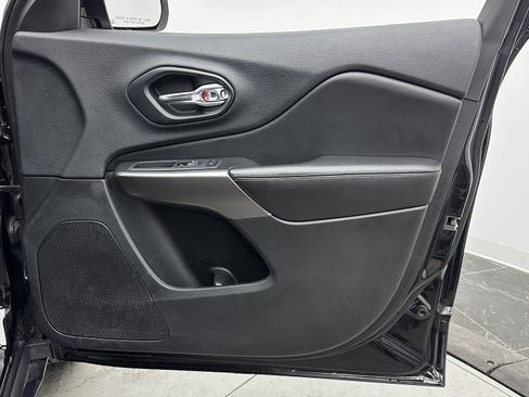 Used 2019 Jeep Cherokee Limited image 33