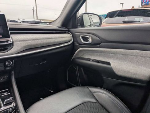 Used 2024 Jeep Compass Latitude AWD/4WD image 15