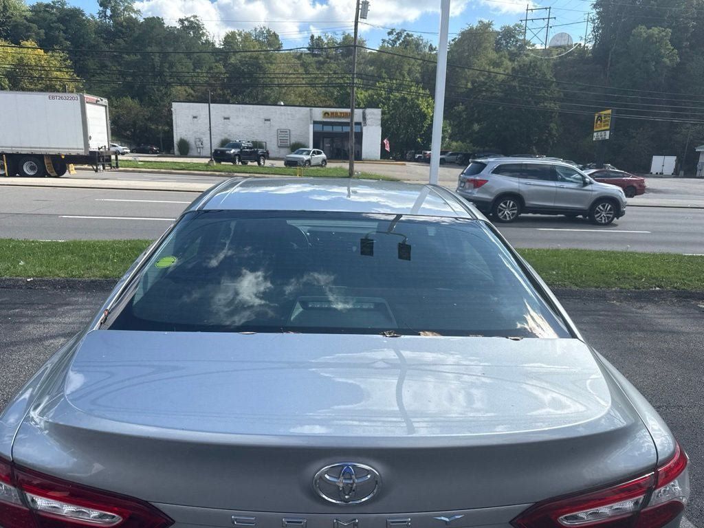 Used 2018 Toyota Camry XLE FWD image 6