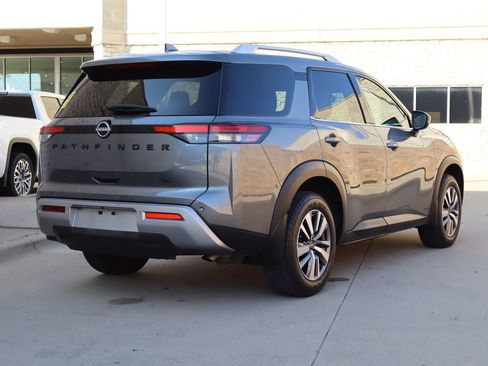 Used 2023 Nissan Pathfinder SL w/ SL Black Package FWD image 3