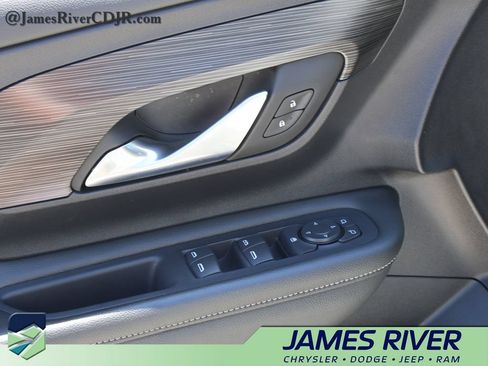 Used 2024 GMC Terrain SLE FWD image 20