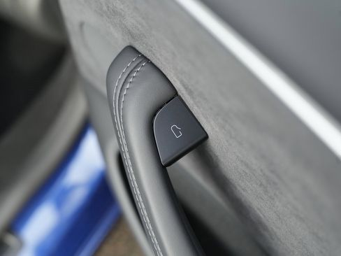 Used 2025 Tesla Model 3 Long Range image 39