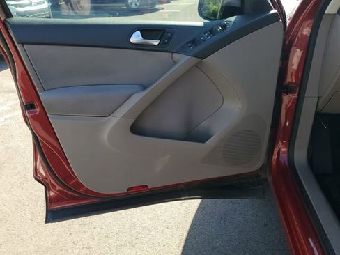 Used 2011 Volkswagen Tiguan S image 18