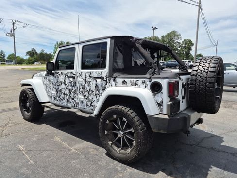 Used 2012 Jeep Wrangler Unlimited Sahara w/ Connectivity Group AWD/4WD image 5