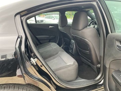 Used 2019 Dodge Charger SXT w/ Blacktop Package RWD image 9