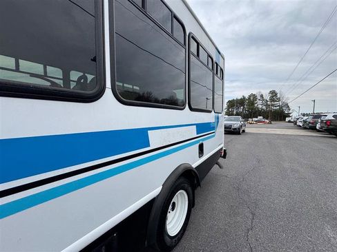 Used 2014 Ford E-450 and Econoline 450 Super Duty w/ Shuttle Bus Prep Package image 19