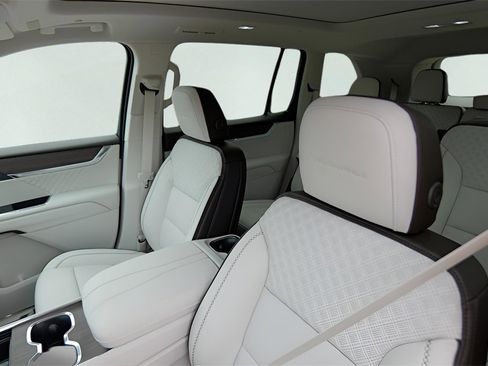 New 2026 GMC Acadia Denali image 10