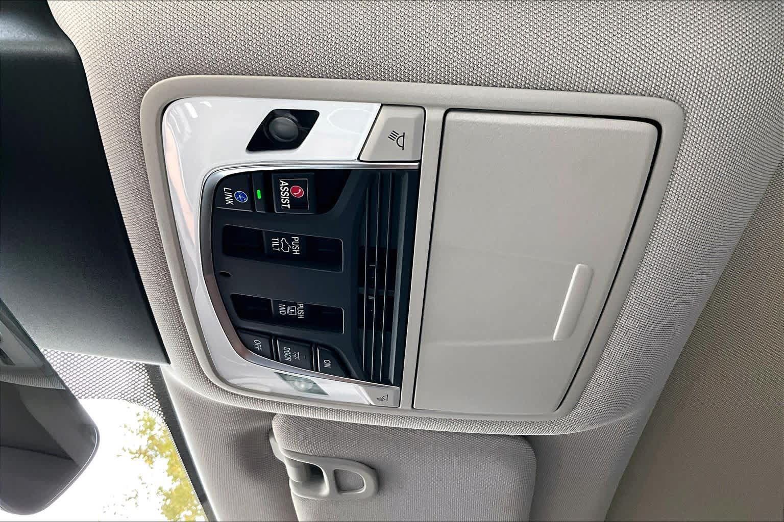 Used 2023 Acura MDX w/ Technology Package FWD image 31
