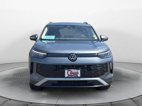 Used 2026 Volkswagen Tiguan SE AWD/4WD image 7